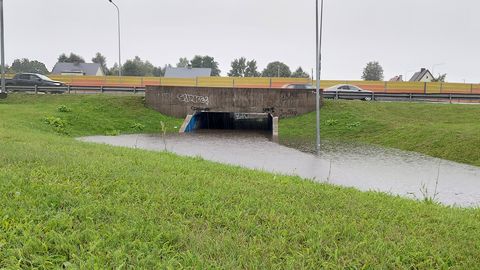 Transpordiamet hoiatab: Pärnu piirkonnas on tugeva vihmasaju tõttu suletud mitu tunnelit