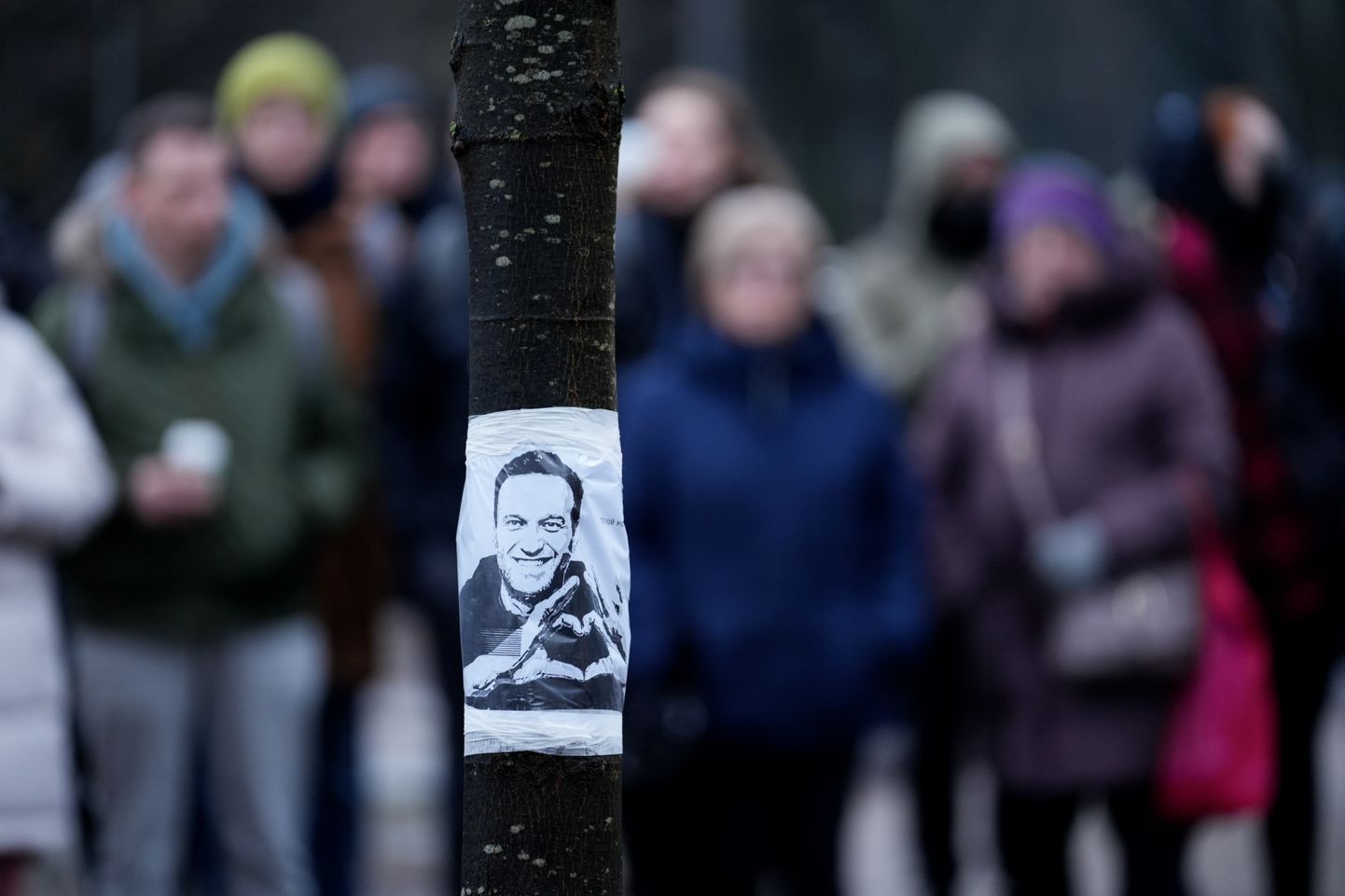 Мероприятие памяти Алексея Навального у посольства России в Риге.
