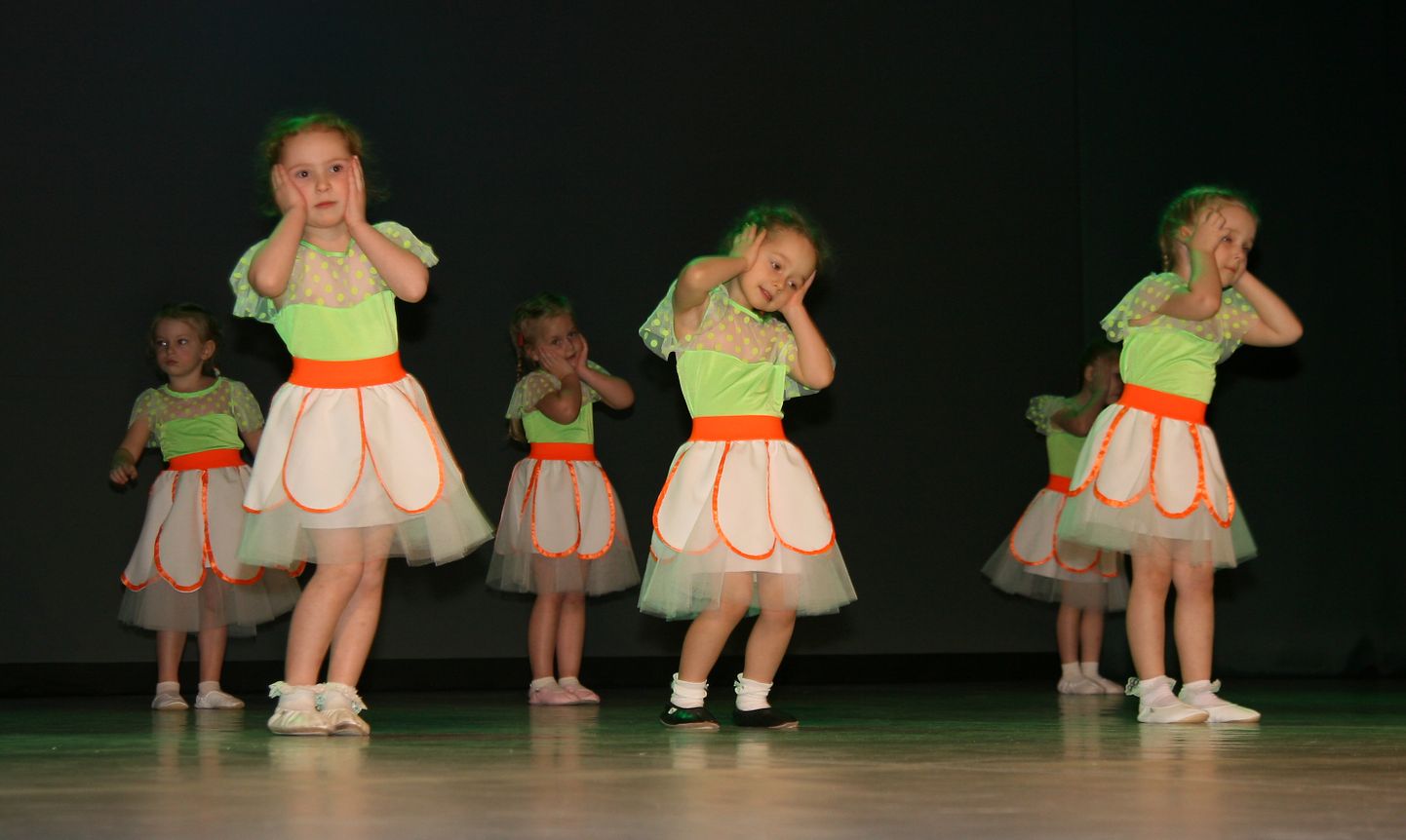 Ansambli Viis Tähte kõige nooremad tantsijad pälvisid tunnustust ka talvisel festivalil "Tantsi, tibatillukene!".