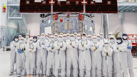VAATA OTSEÜLEKANNET ⟩ NASA saadab täna kosmosesse tumeainet jahtiva teleskoobi, mida Tumpi valitsused püüdsid korduvalt tühistada