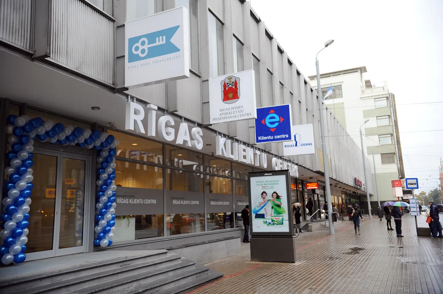 Rīgas klientu centrs bijušajās "Rīgas modes telpās" Brīvības ielā 49/53, kurā iedzīvotājiem pakalpojumus sniegs Rīgas domes Apmeklētāju pieņemšanas centrs, SIA "Rīgas namu pārvaldnieks", SIA "Rīgas satiksme", SIA "Rīgas ūdens" un AS "Rīgas siltums".