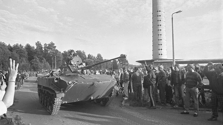 Vene sõjatehnika Tallinnas augustis 1991. Verevalamiseks siiski ei läinud.