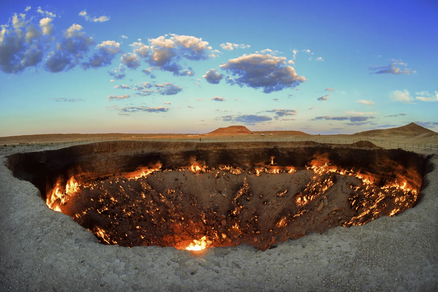 "Elles vārti" Turkmenistānā.