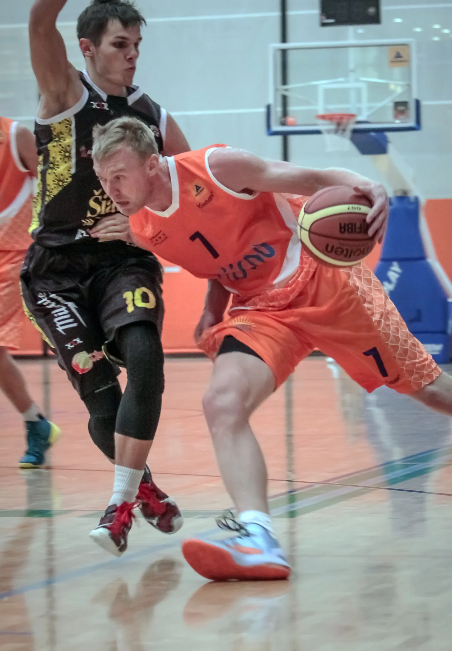 Janis Vahter KK Pärnu särgis.