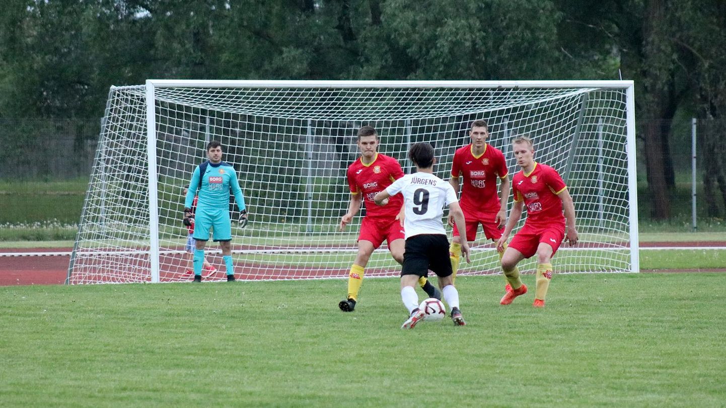 Esiliiga B suurim väravakütt Oliver Jürgens (nr 9) lõi võitjate kasuks kaks väravat.