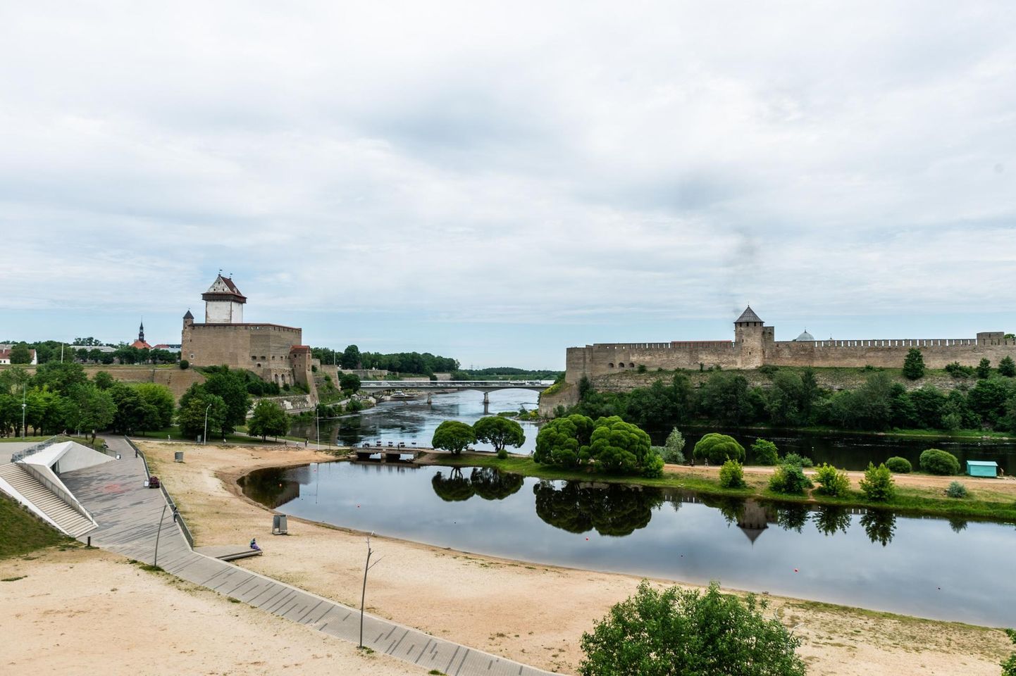 Narvas leidub kummastust tekitavaid tänavanimesid, mis ei sobitu riigihalduse ministri Jaak Aabi sõnul kuidagi Eesti aja- ja kultuurilooga.