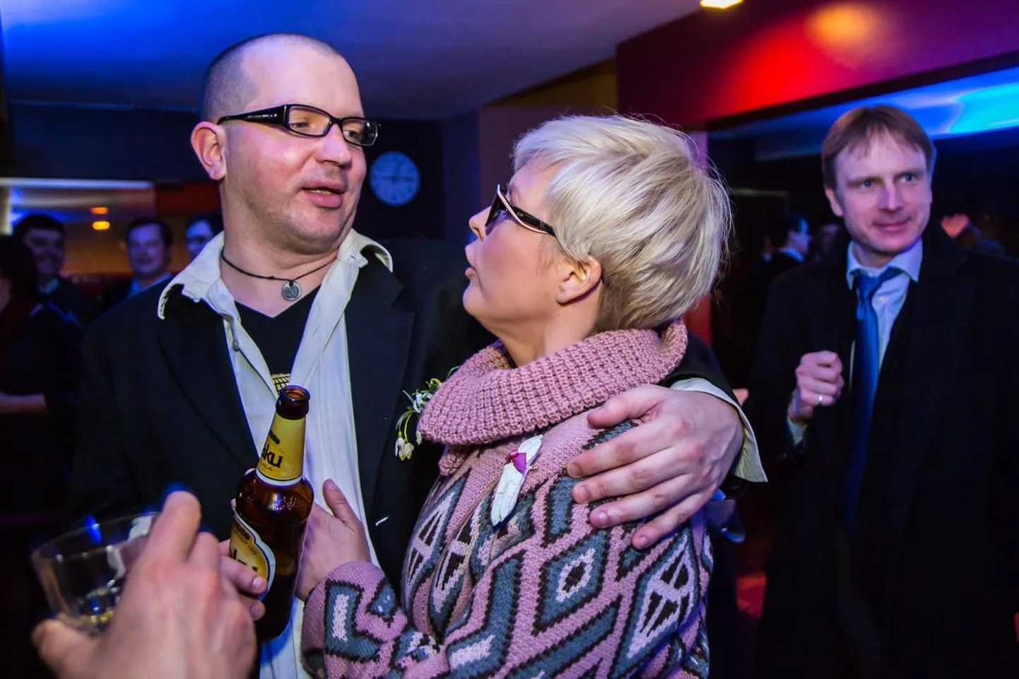 Juku-Kalle Raidi ja Mart Nuti raju riigikogu afterparty Kuku klubis 25.03, 2014.
Päevakangelasi oli õnnitlema tulnud ka esileedi Evelin Ilves