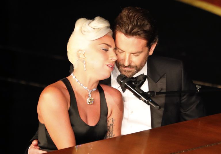 Lady Gagat ja Bradley Cooperit nähti Oscari-galal kandmas tundeküllaselt ette pala «Shallow» filmist «A Star Is Born», mis kandideeris Oscarile.