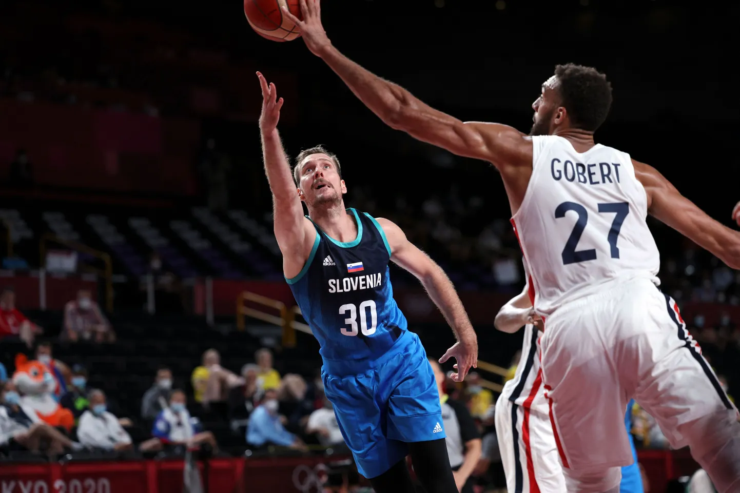 Zoran Dragic (vasakul) Tokyo olümpial.