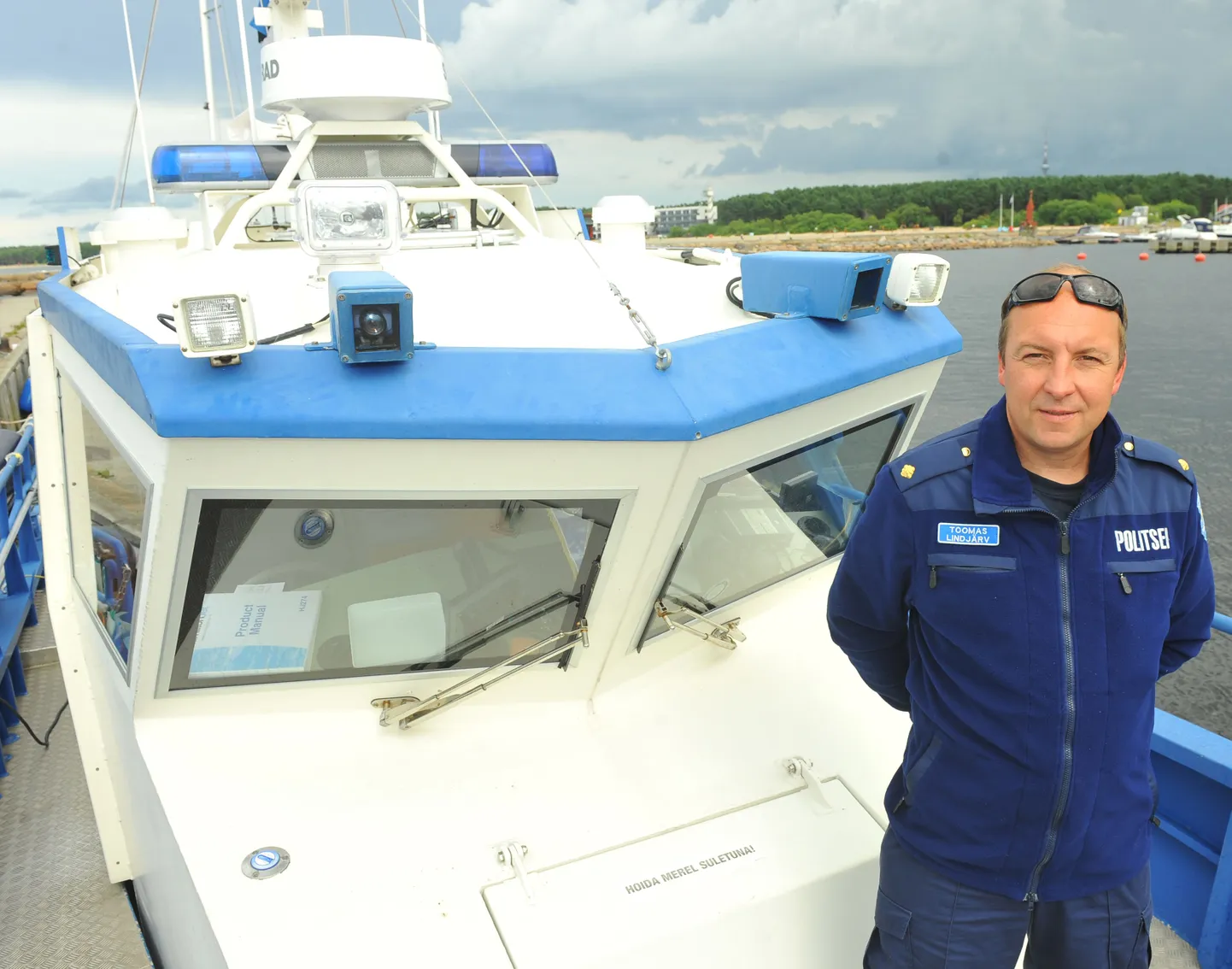 Põhja prefektuuri veeliiklusteenistuse vanem, komissar TOOMAS LINDJÄRV kaatril Merelõvi