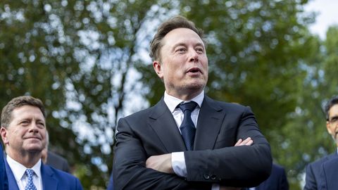 Elon Musk magab raamatute otsas – veider nipp, mille taga peitub üllatavalt tõsine teadus