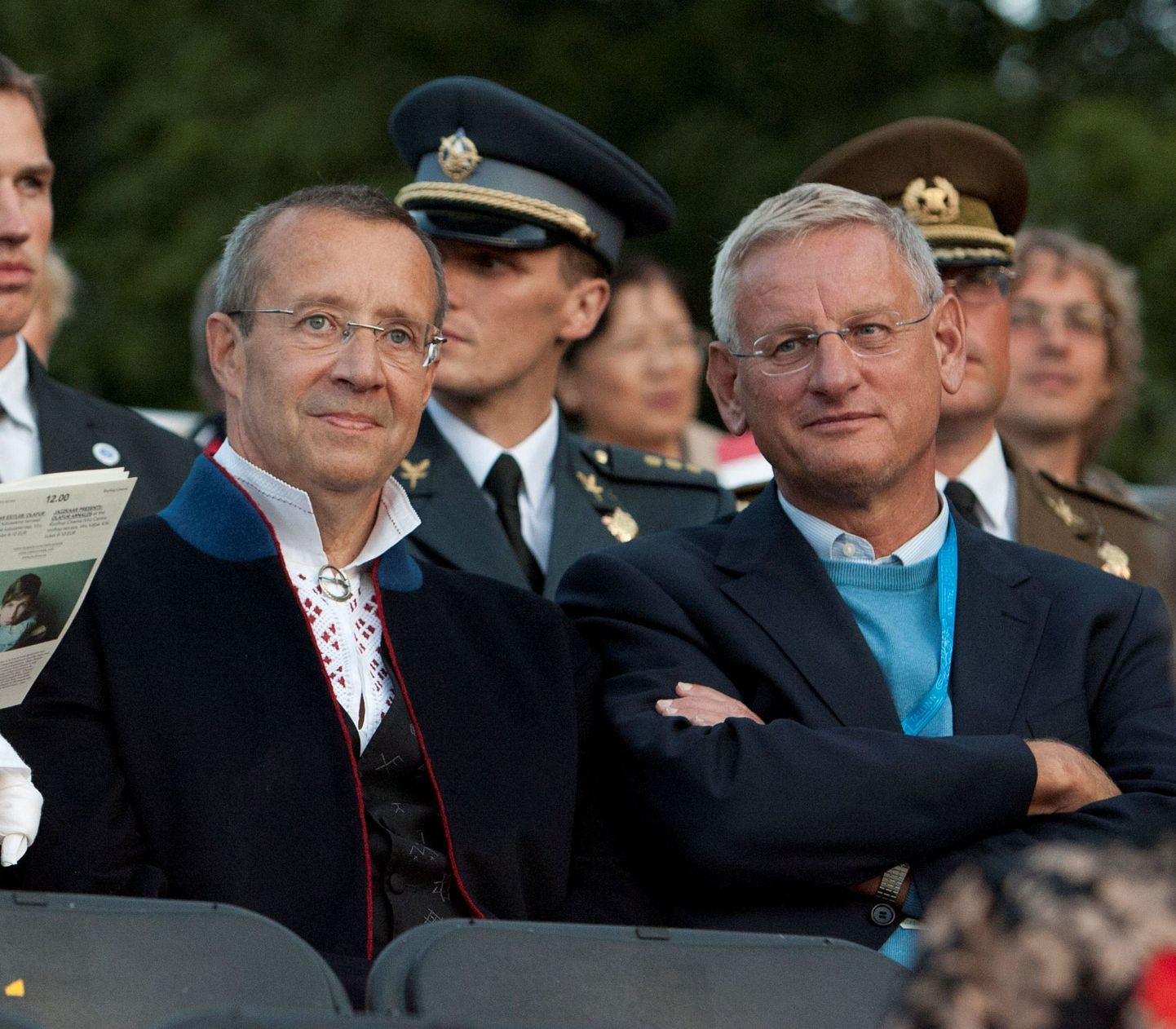 Toomas Hendrik Ilves ja Carl Bildt augustis 2011 Tallinna lauluväljakul «Vabaduse laulul».
