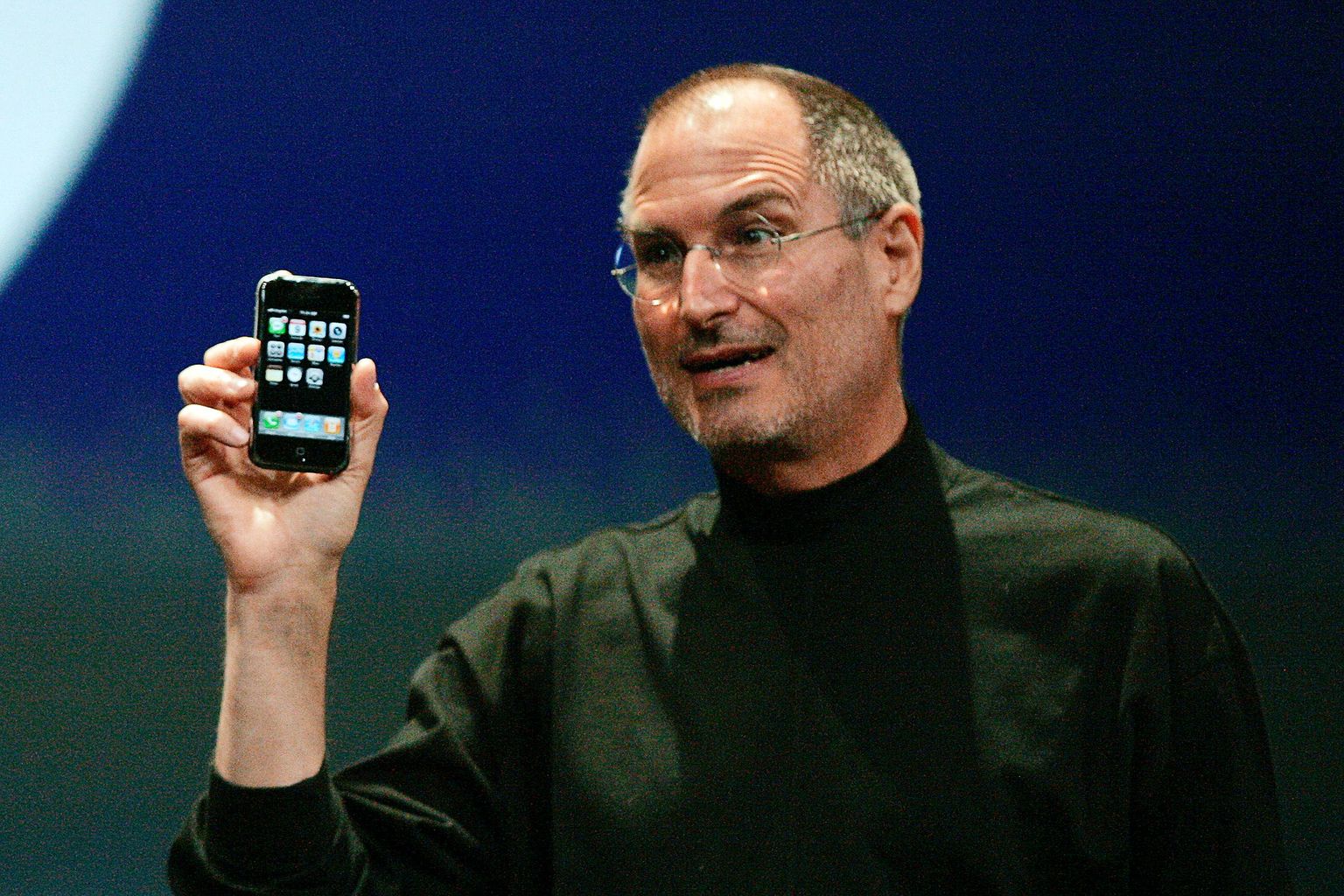 Steve Jobs näitamas esimest iPhone'i REUTERS/Kimberly White/