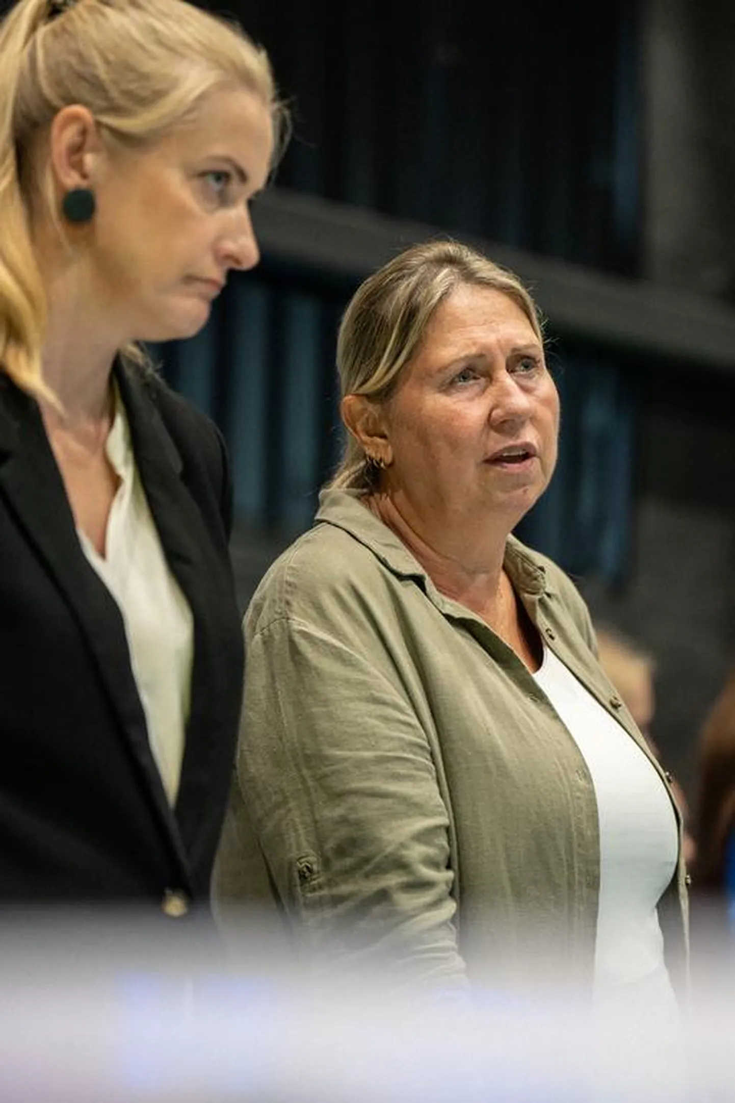 Naiste meistriliiga meediapäeval "Rakett69" teadusstuudios esindasid Pärnut treener Katrin Kallit (paremal) ja mängija Triin Kuusik.