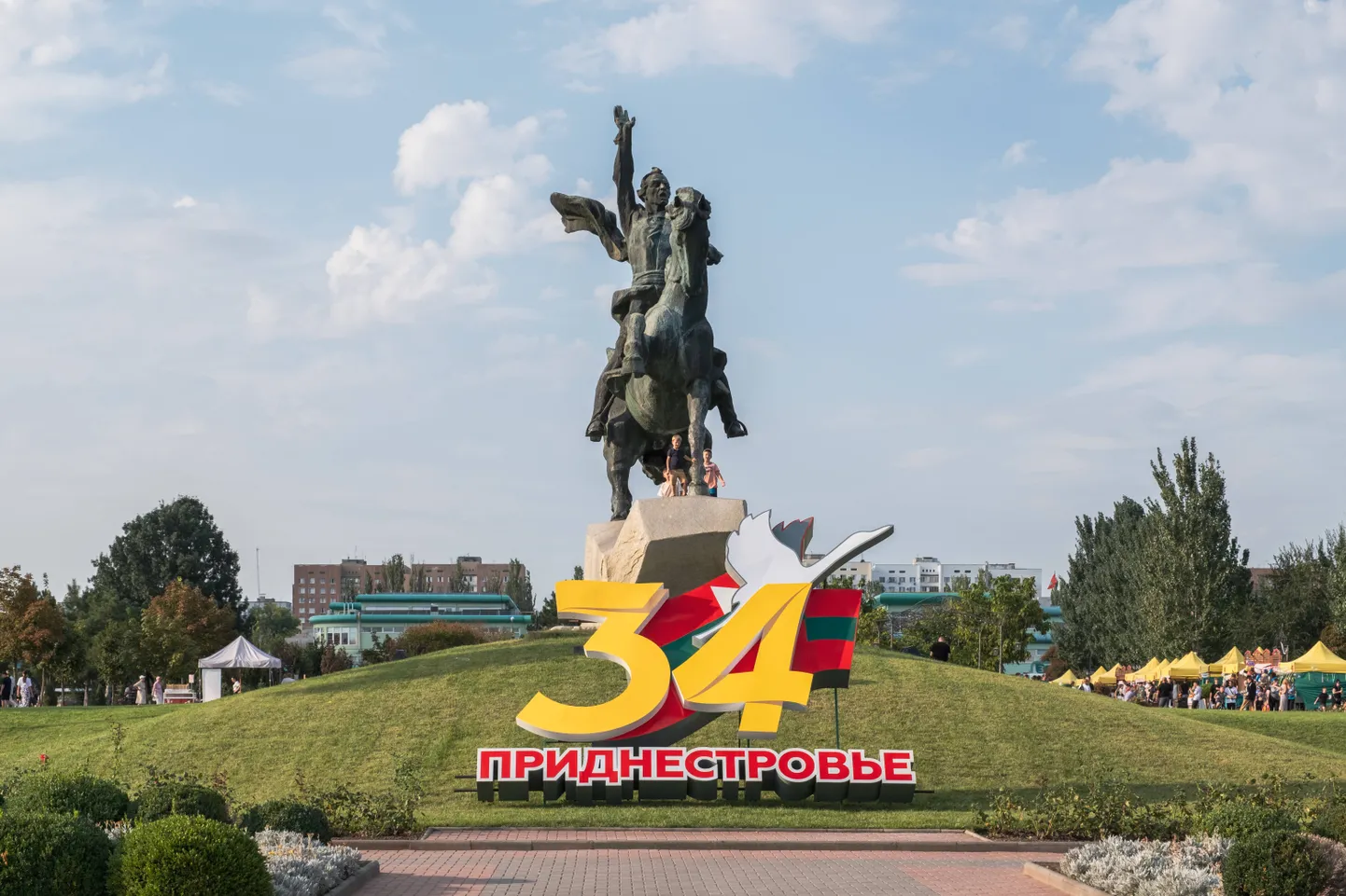 Transnistria separatistid tähistasid kuu alguses piirkonna loomise aastapäeva. Pealinnas Tiraspolis on endiselt levinud igal pool nõukogude sümbolid.