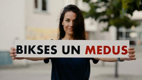 TESTS ⟩ Vai zini, kurus vārdus latviešu valodā lieto tikai daudzskaitlī?