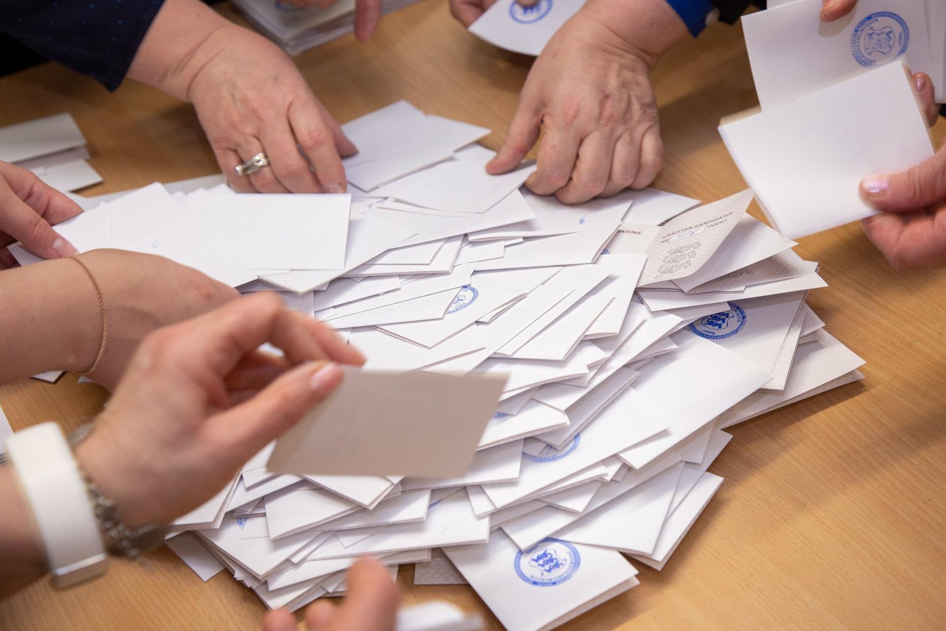 Подсчет голосов на выборах в Рийгикогу в 2019 году.