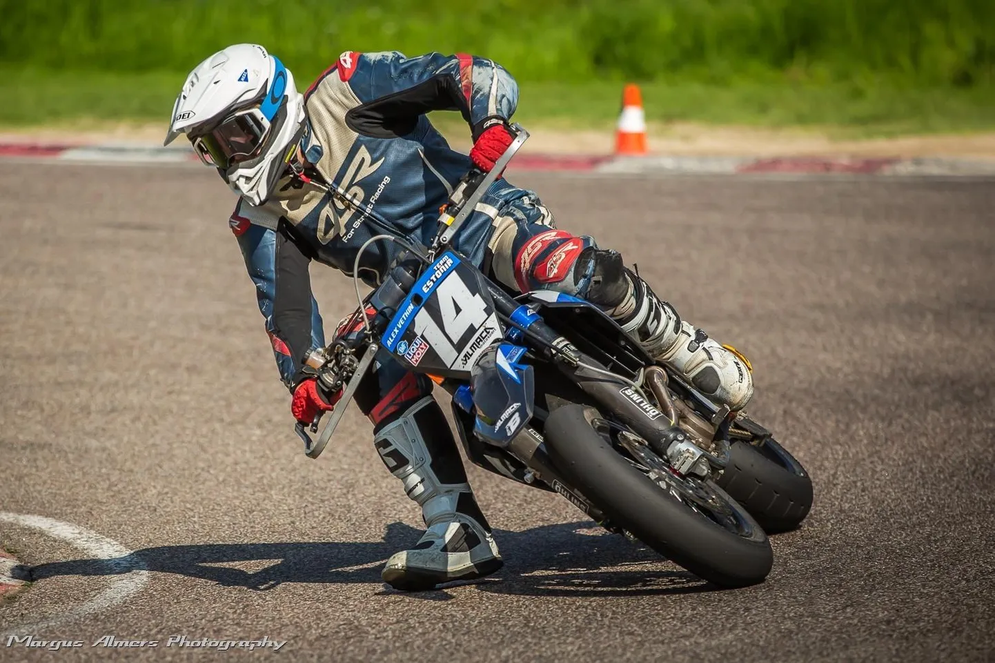 Pärnu motosportlane Alex Vetkin nautis Madona rajal võidurõõmu.