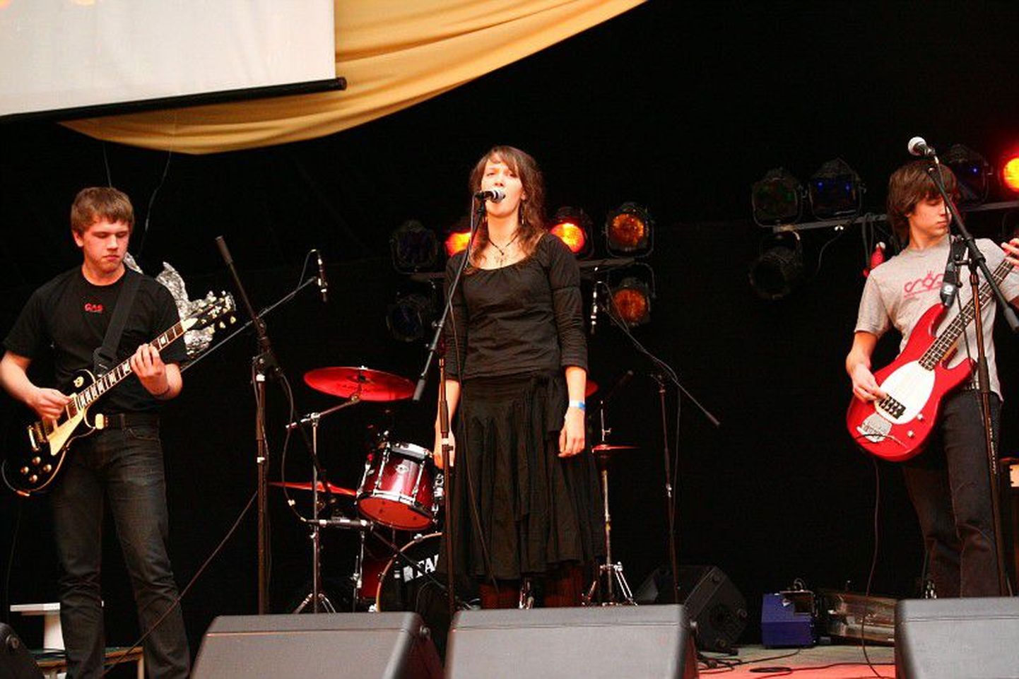 Raplas korraldatav noortebändide konkurss Vesiroosivisioon on populaarne ka mujal Eestis.