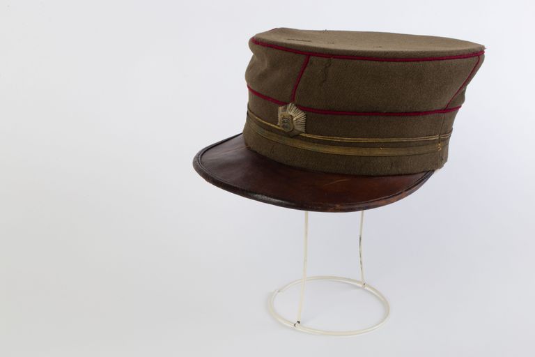 1924. aasta vormimüts, mida sõjaminister Ado Anderkopi järgi kutsuti «anderkopiks».