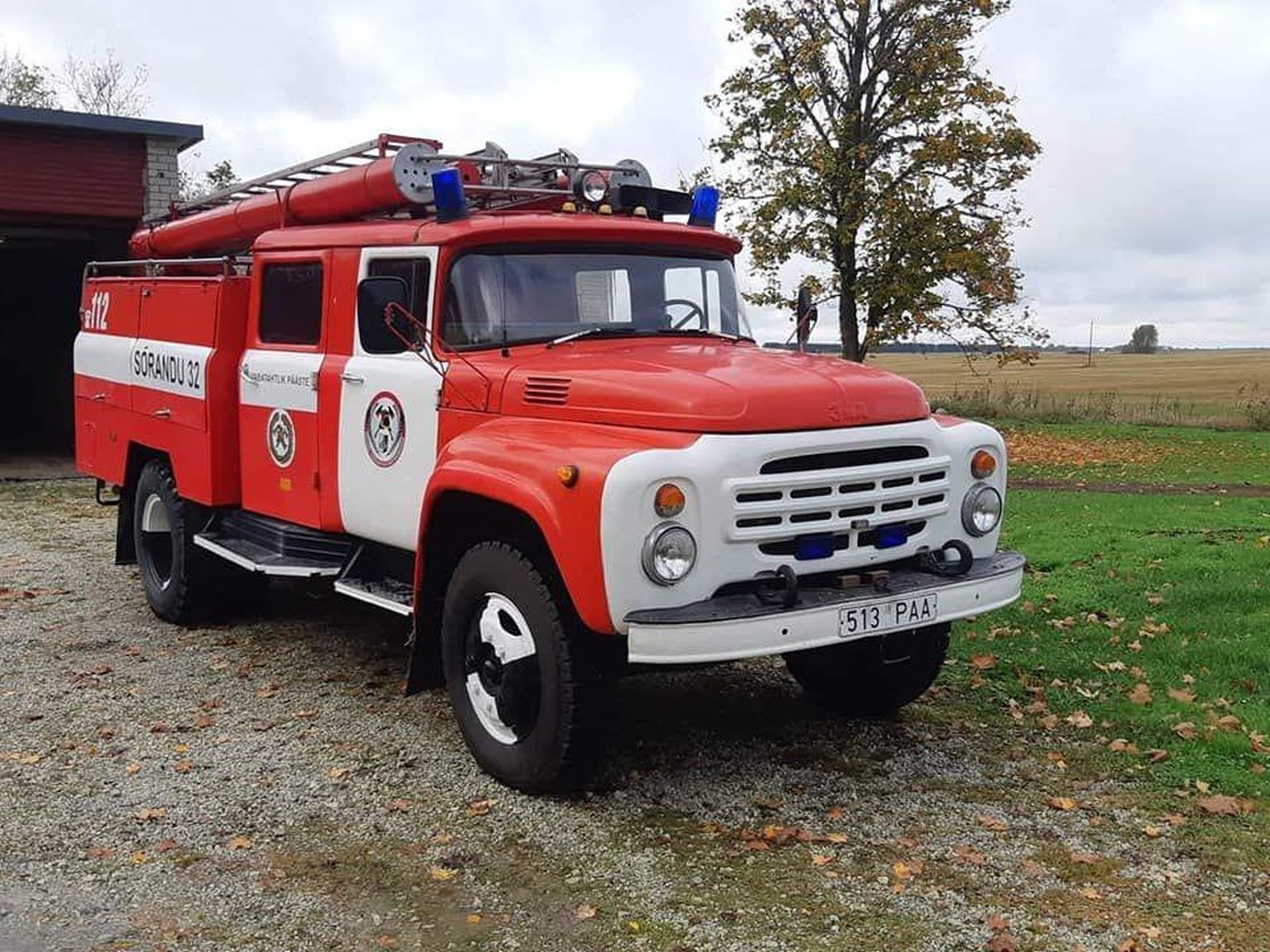 Kel on tekkinud huvi nõugkogudeaegse tuletõrjeauto vastu, siis Sõrandu vabatahtlike käest saab masina kätte 4000 euroga.