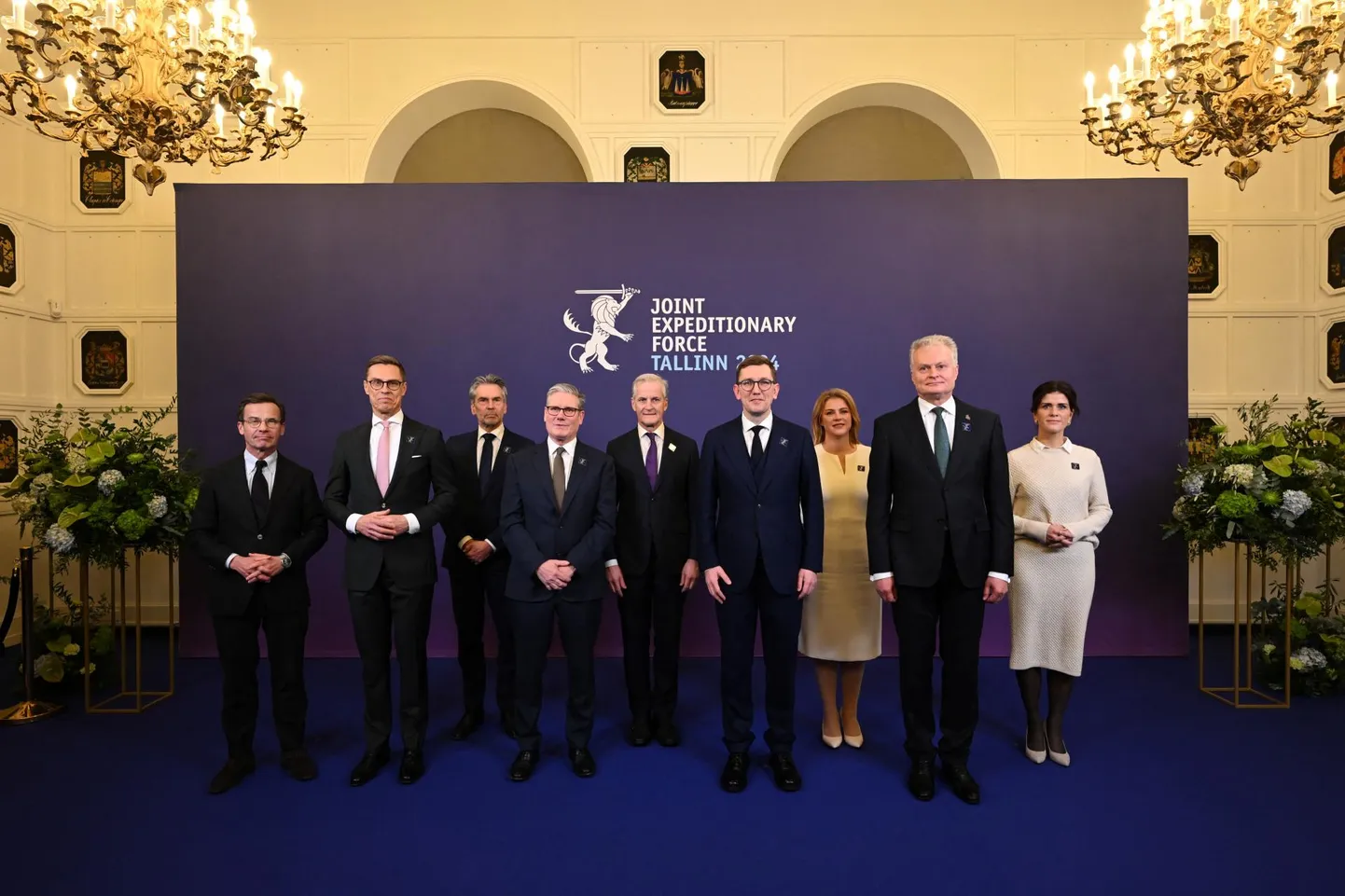 Ühendekspeditsiooniväe liikmesriikide esindajate ühispilt (vasakult): Rootsi peaminister Ulf Kristersson, Soome president Alexander Stubb, Madalmaade peaminister Dick Schoof, Ühendkuningriigi peaminister Keir Starmer, Norra peaminister Jonas Gahr Støre, Eesti peaminister Kristen Michal, Läti peaminister Evika Siliņa, Leedu president Gitanas Nausėda ja Islandi välisminister Thórdís Kolbrún Reykfjörd Gylfadóttir.FOTO: Leon Neal/Reuters/Scanpix