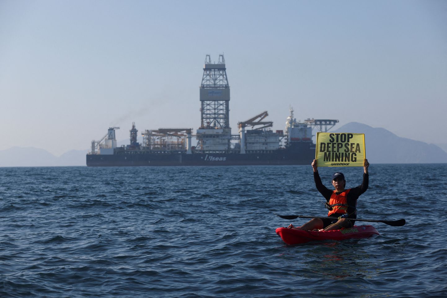Greenpeace'i aktivist avaldamas meelt süvamerekaevandamise vastu. 16. november 2022. Foto on illustratiivne.