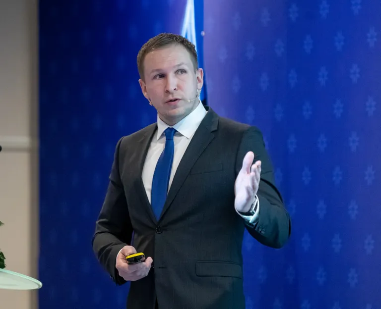 Канцлер Министерства образования и науки Хенри Каттаго.