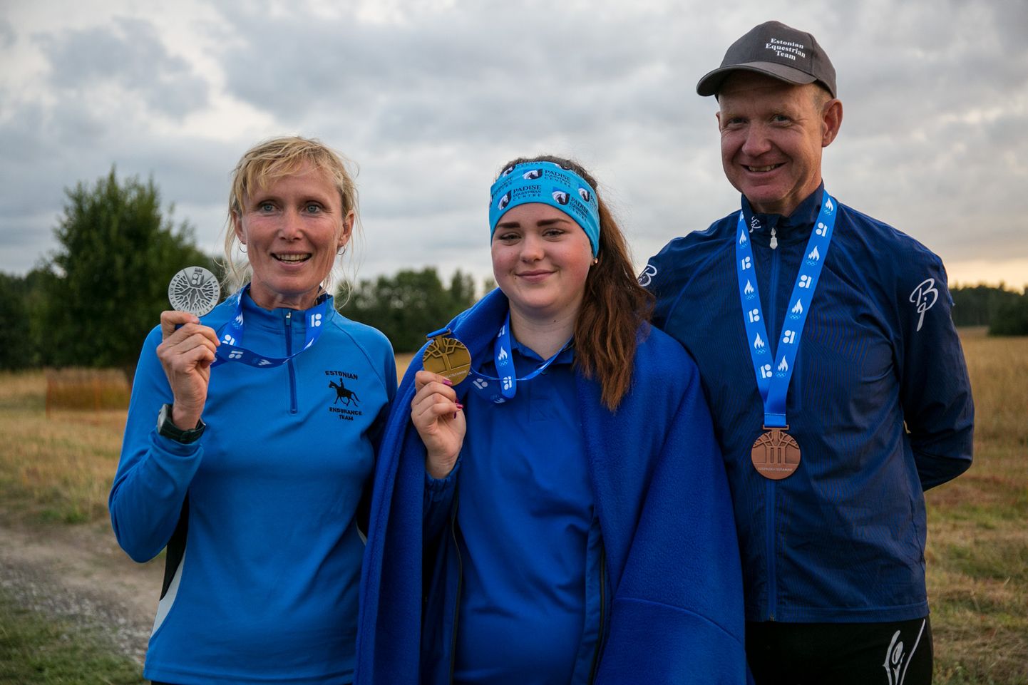 Seeniorite medalikolmik vasakult: Anne Rohtla, Brenda Prants ja Heigo Rohtla.