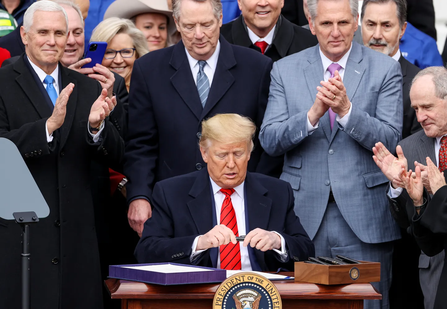 Trump allkirjastas kaubandusleppe USA, Kanada ja Mehhiko vahel.