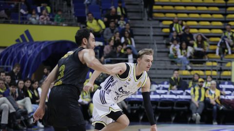Žagars un "Fenerbahce" sasniedz Turcijas līgas finālu