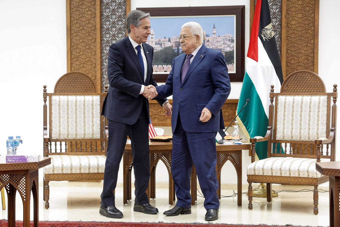 Госсекретарь США Энтони Блинкен прибыл в Рамаллу, чтобы лично побеседовать с председателем ПНА Махмудом Аббасом.