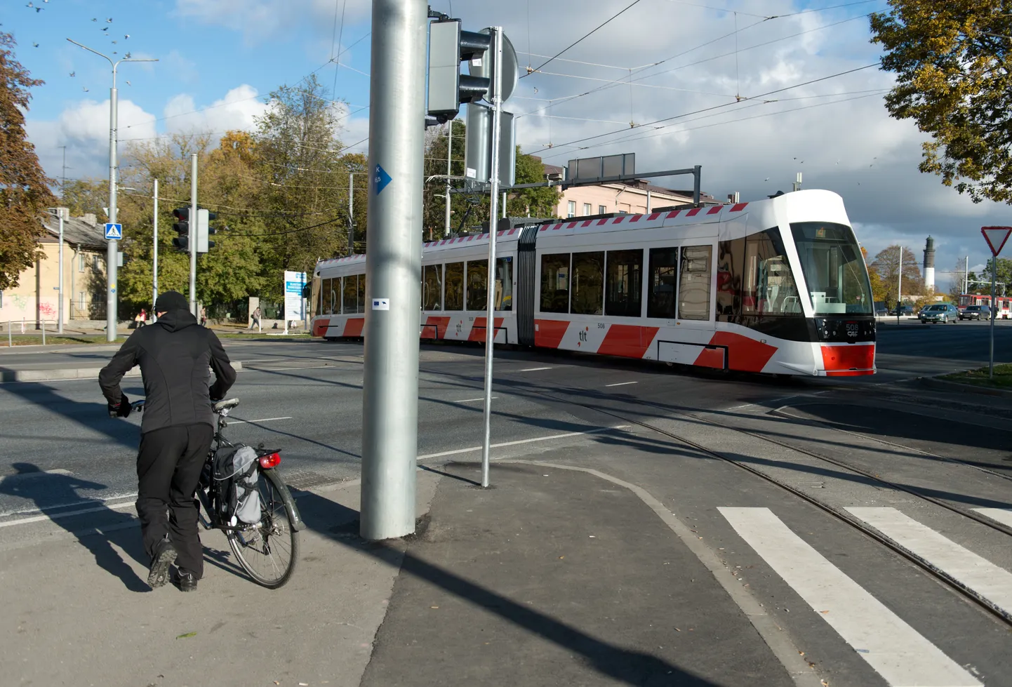 Tallinn city govt rejects motion to bar Russian, Belarusian diplomats from free rides.