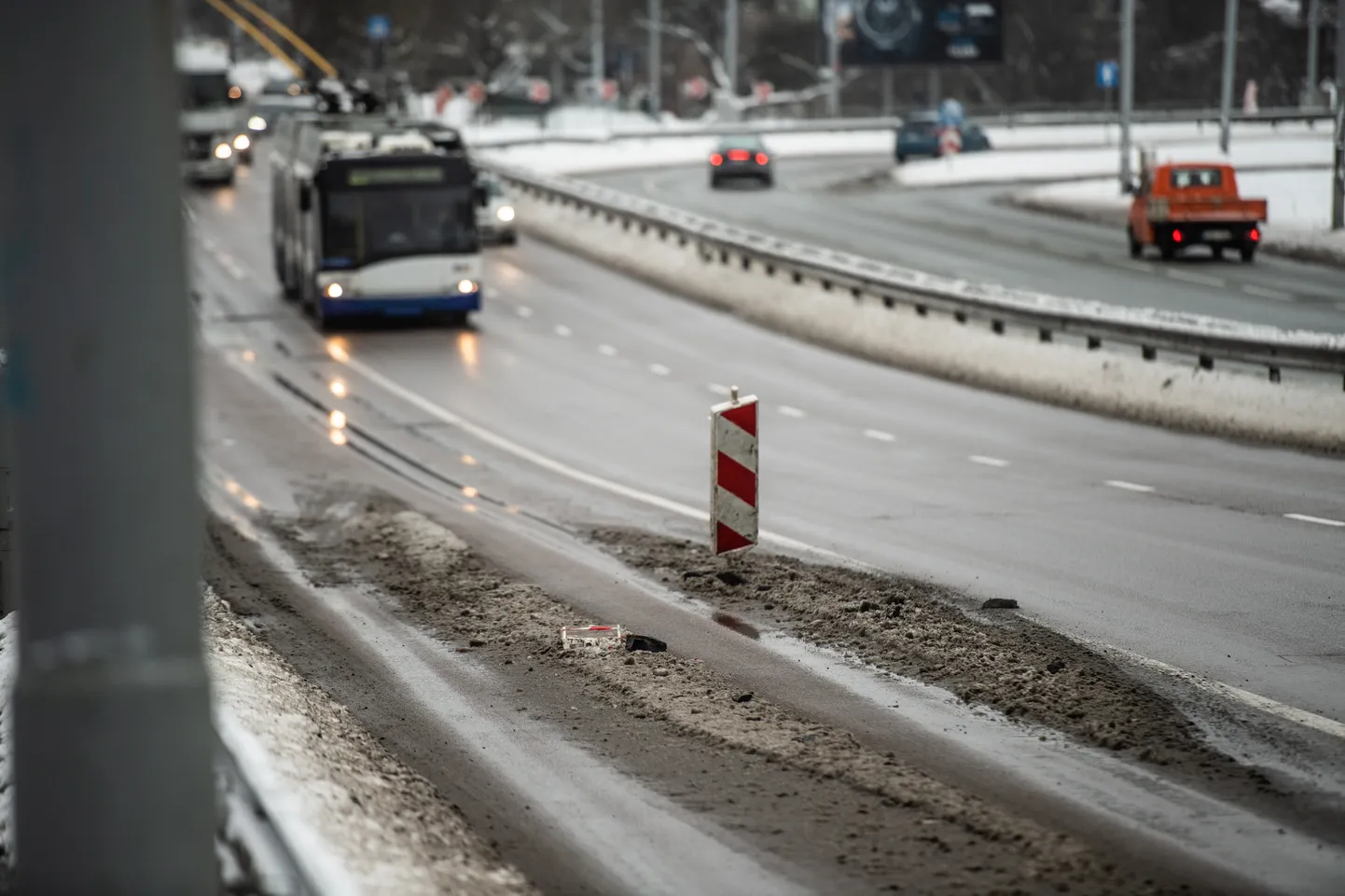 Foto: Bēdīgā stāvoklī esošais Zemitānu tilts