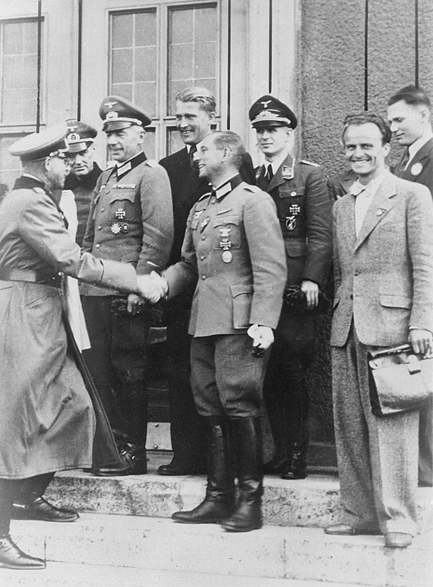 Raketiteadlane Werner von Braun mängufilmi «Vau-efekt!» võtetel Baieris.