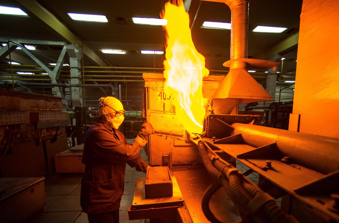 Vene keemia- ja metallurgiatööstus on tõusuteel. Pildil karbiidi ja voframi tootmine Sverdlovskis asuvas tehases.