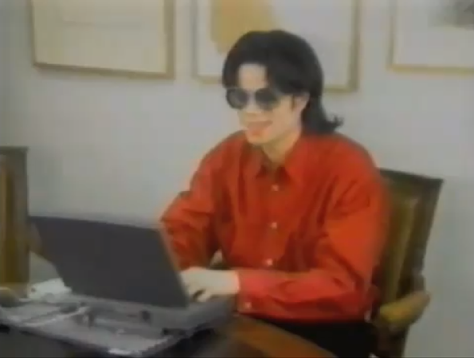 Michael Jackson aastal 1995. läbi MTV ekraani vaadatuna