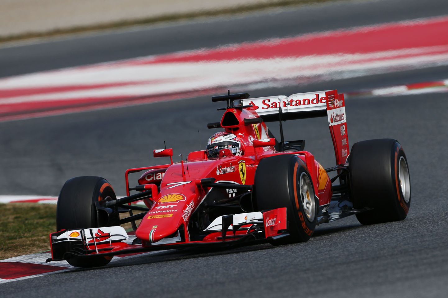 Kimi Räikkonen Ferrari roolis.