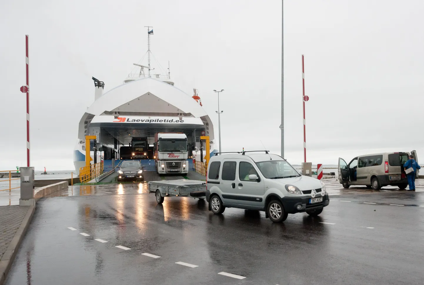 Parvlaev Hiiumaa Rohuküla sadamas.