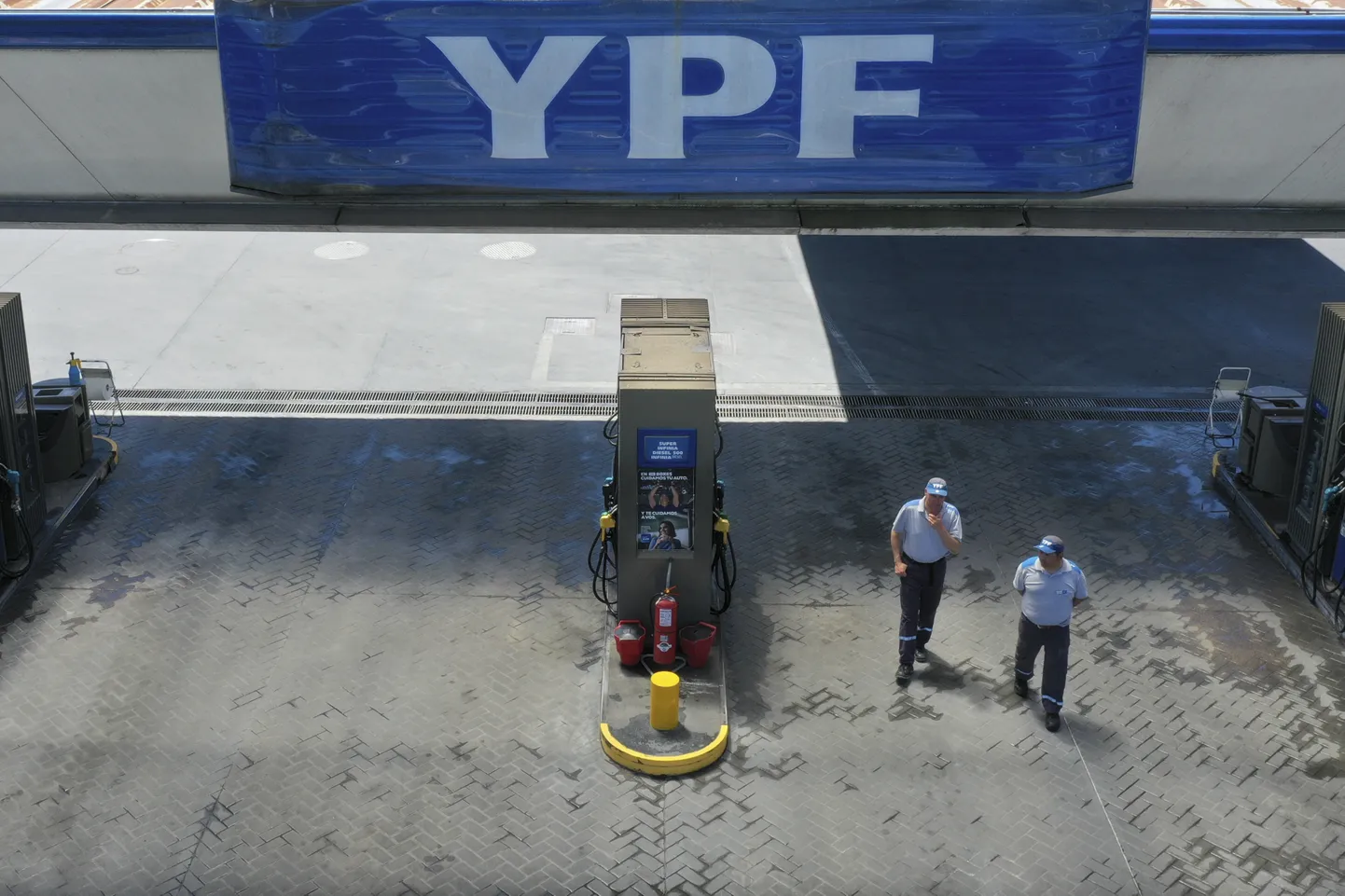 YPF tankla Argentinas, La Plata linnas.