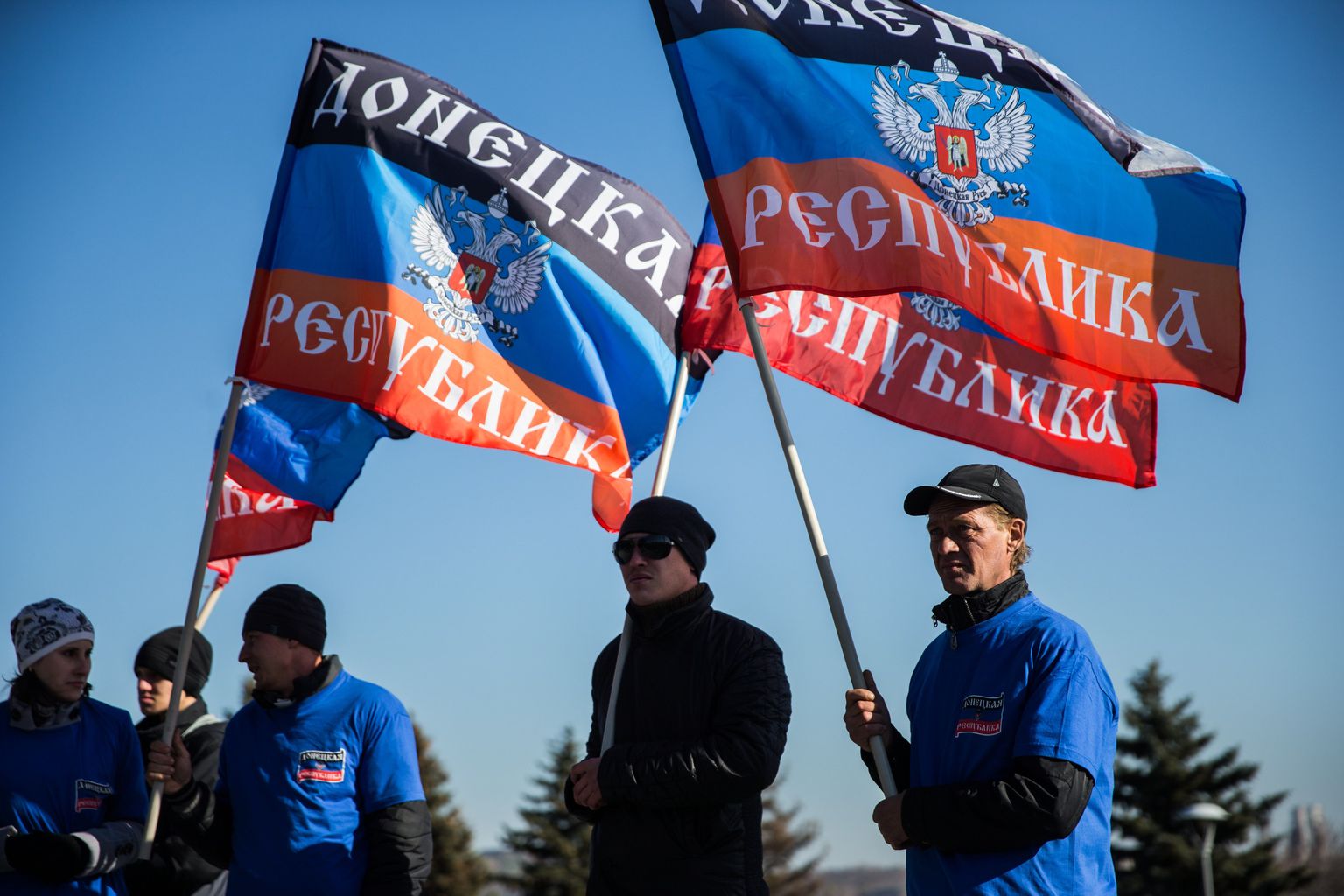 Olematu Donetski rahvavabariigi lipud Donbassis.