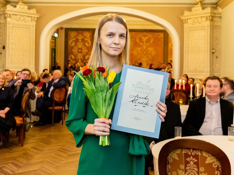 Annika Kuusik pälvis mullu pressipreemia maakonnalehe parima uudisloo eest, mis tõi esile erakonna lõksu langenud inimeste probleemi.