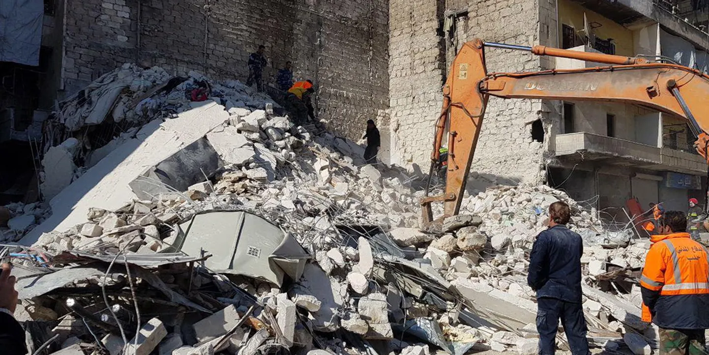 Kokkuvarisenud hoone Süürias Aleppos.
