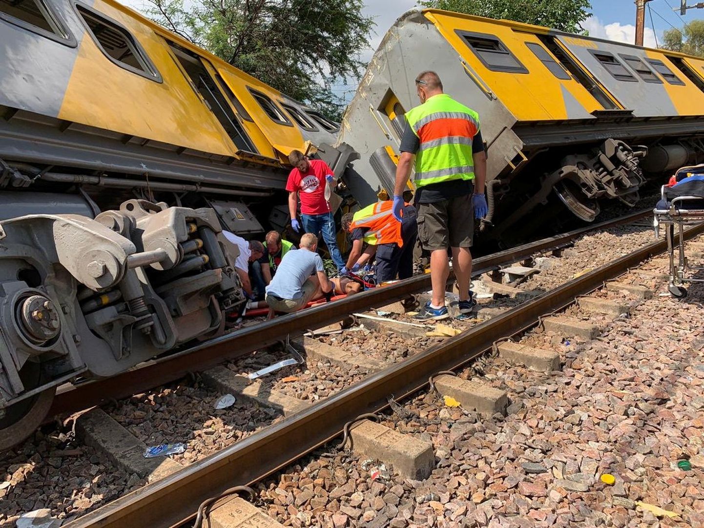 Lõuna-Aafrika Vabariigis hukkus kahe rongi kokkupõrkes kolm inimest.