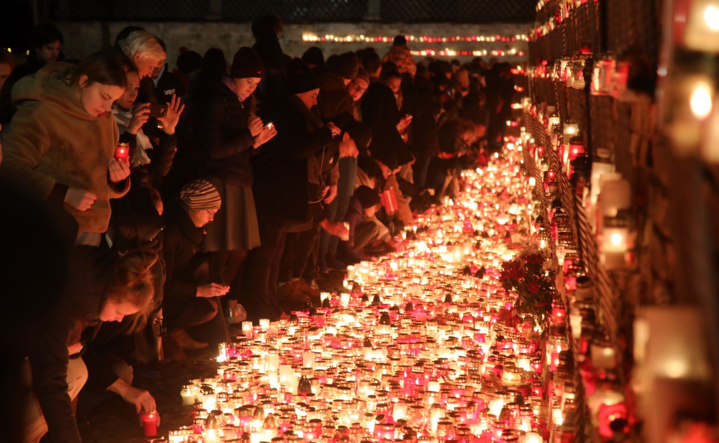 Свечи в День Лачплесиса на Набережной 11 ноября