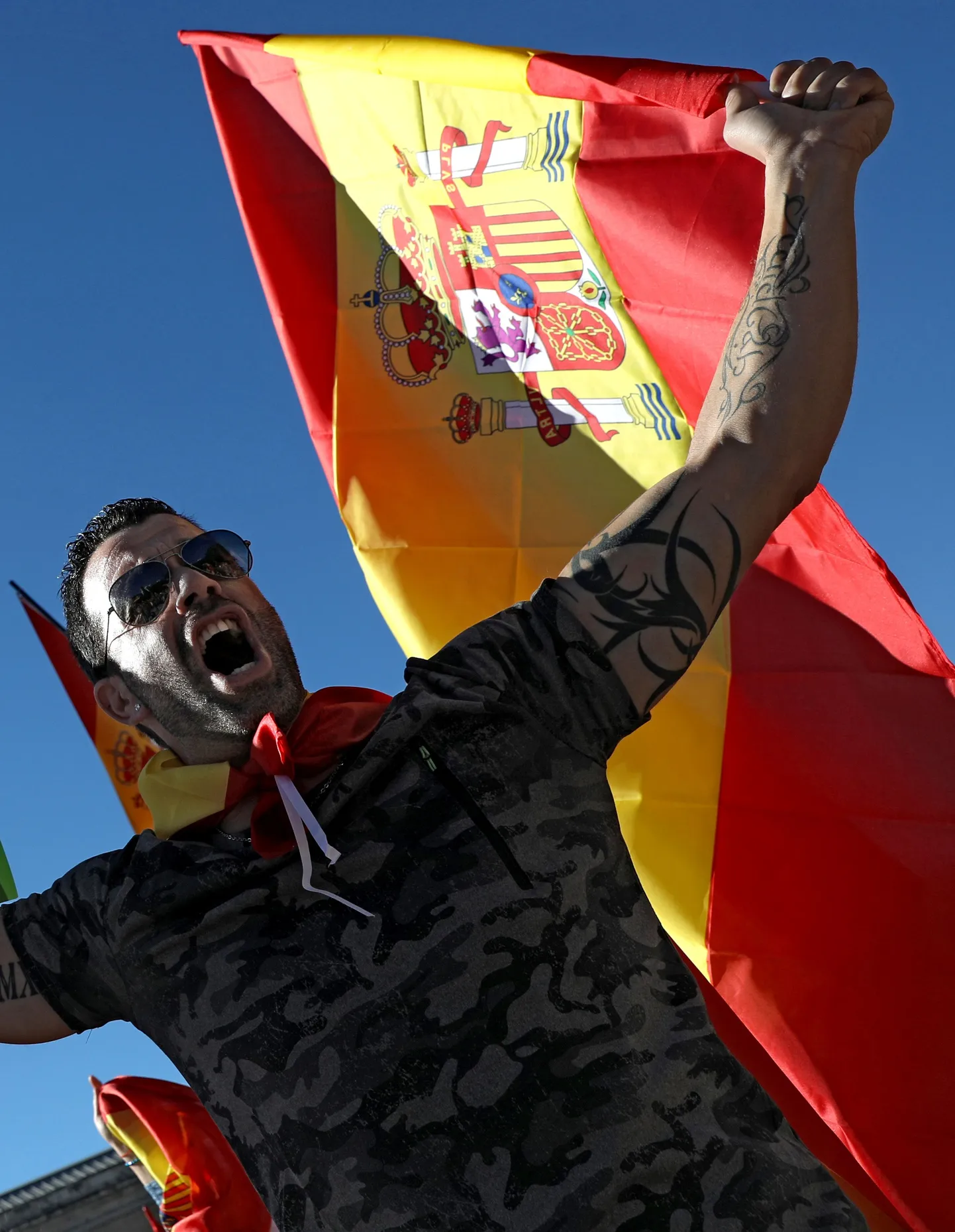 Hispaania ühtsust toetav meeleavaldaja.