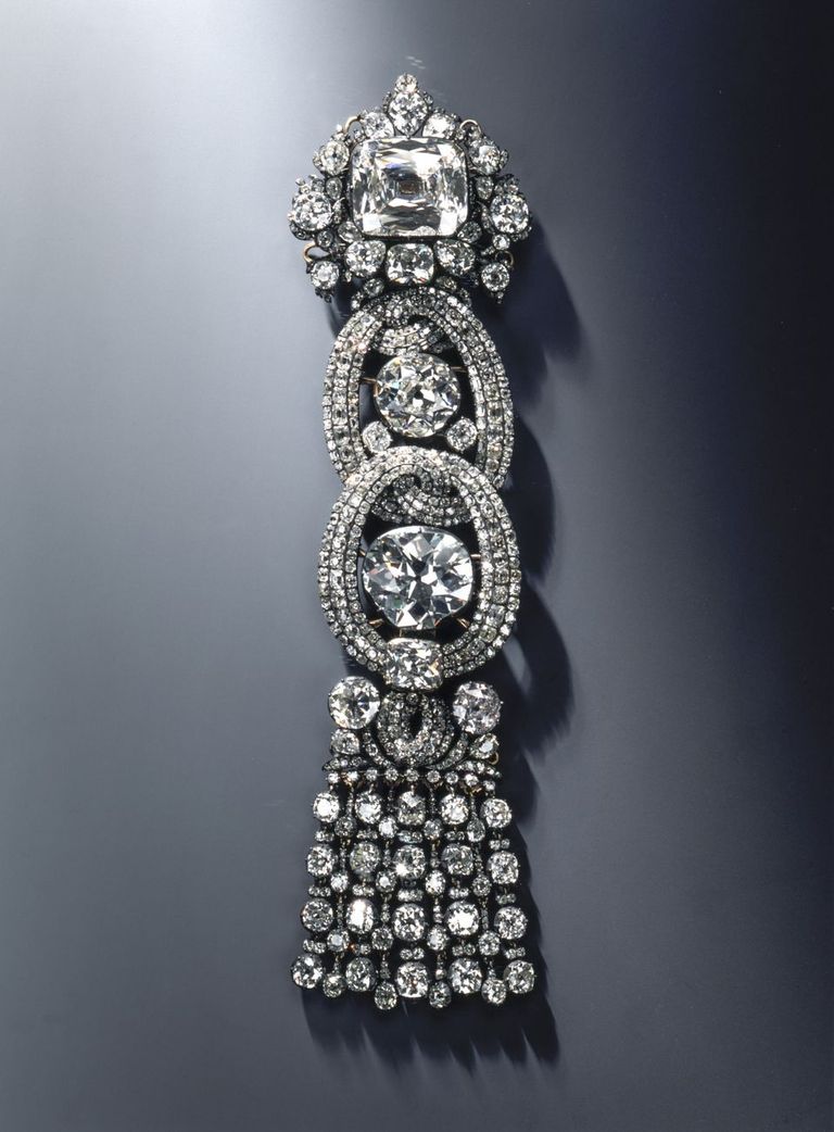 Ehe, mille ülemises osas on 49-karaadine Dresdeni valge teemant.