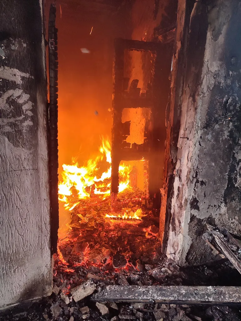 Сгоревший дом в Сомпа.