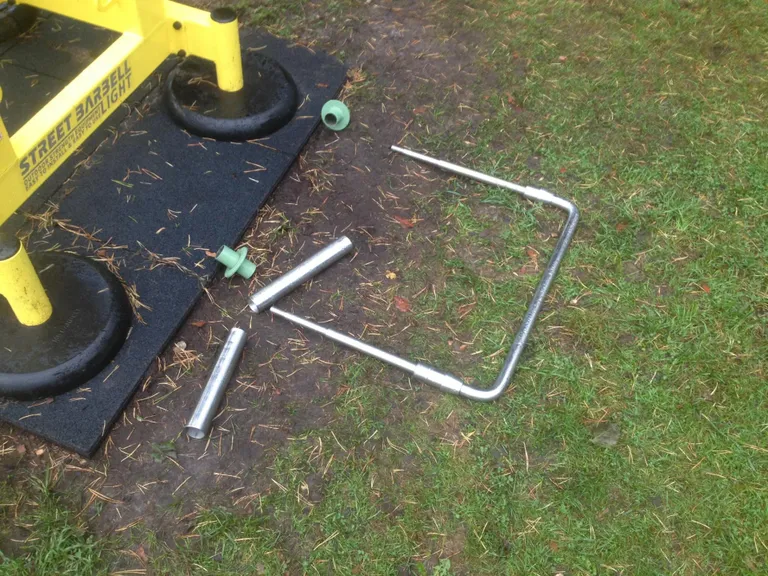 Paikuse jõulinnakus jäi kükiharjutuseks mõeldud masin vandaalide tõttu ilma neljast 25kilogrammisest kettast.