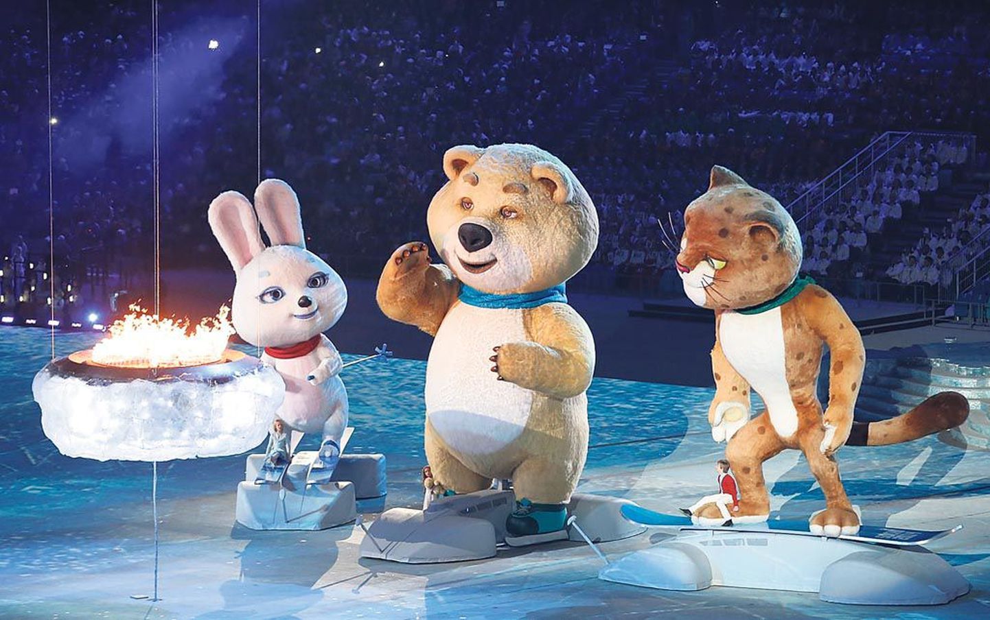 Sotši taliolümpia värvikal lõputseremoonial kustutasid maskotid karu, jänes ja lumeleopard olümpiatule.